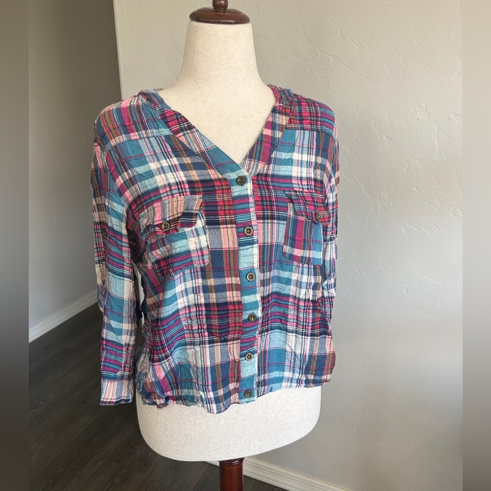 Plaid Button-Front Cropped Shirt Featuring a Vibrant Patchwork Pattern with Hood